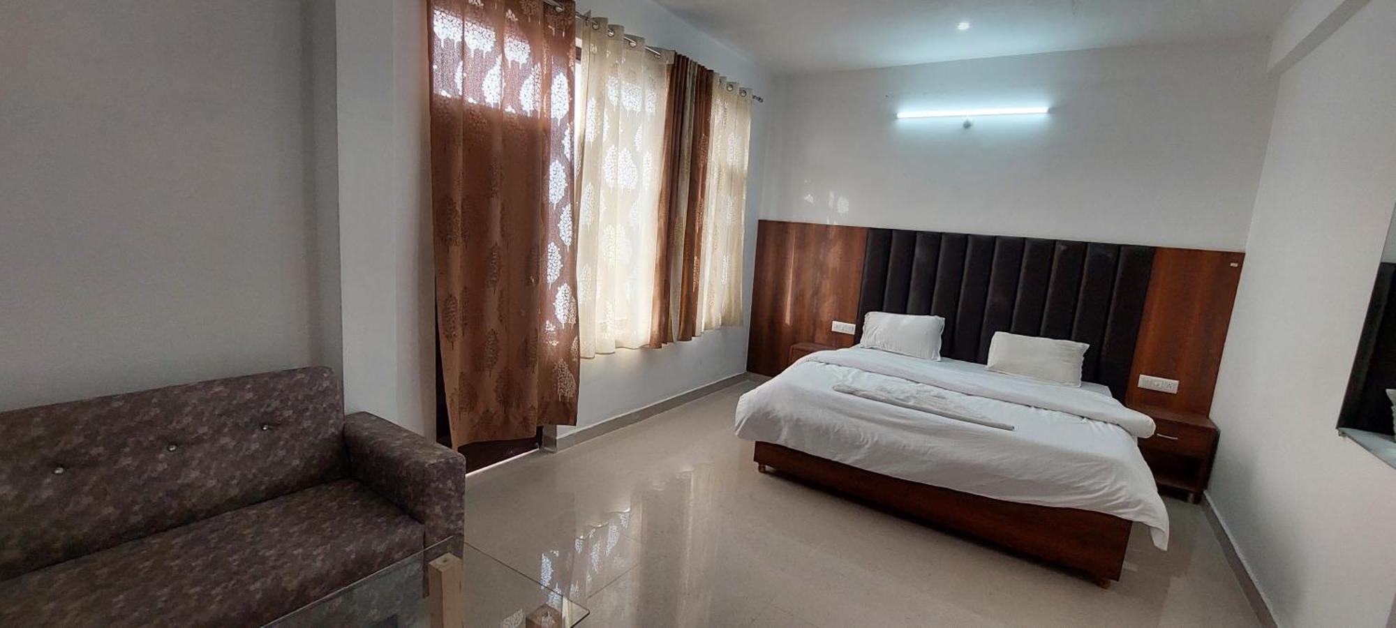 Peaceful Retreat Home Stay, Далхаузи Екстериор снимка
