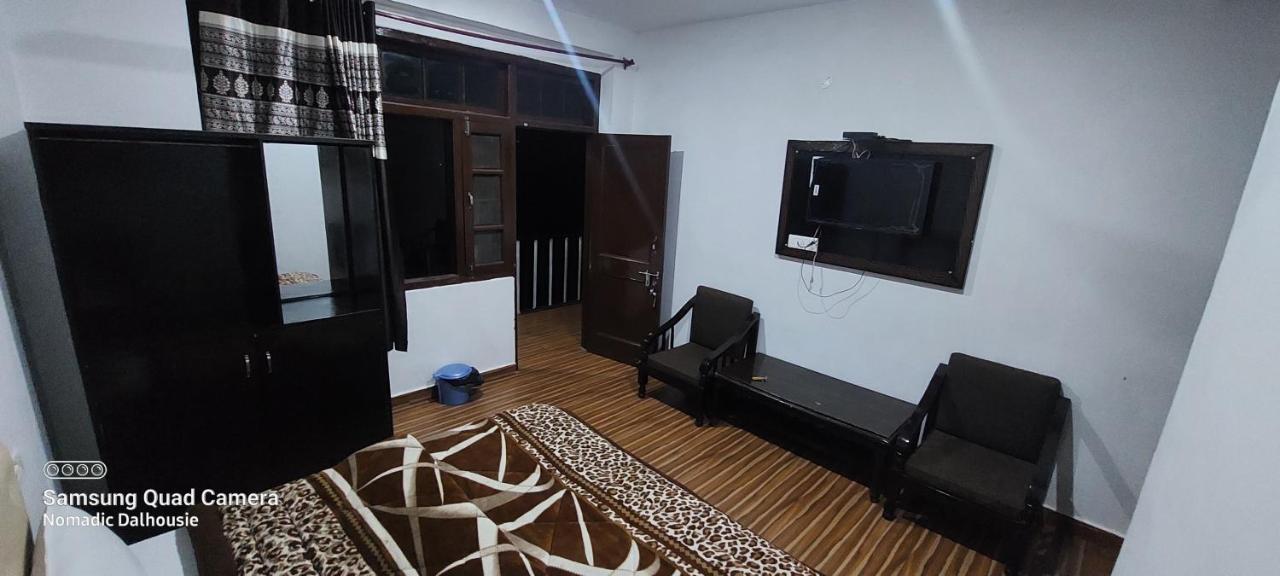 Peaceful Retreat Home Stay, Далхаузи Екстериор снимка