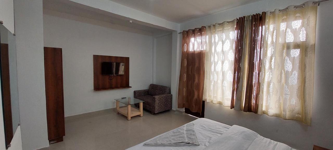 Peaceful Retreat Home Stay, Далхаузи Екстериор снимка